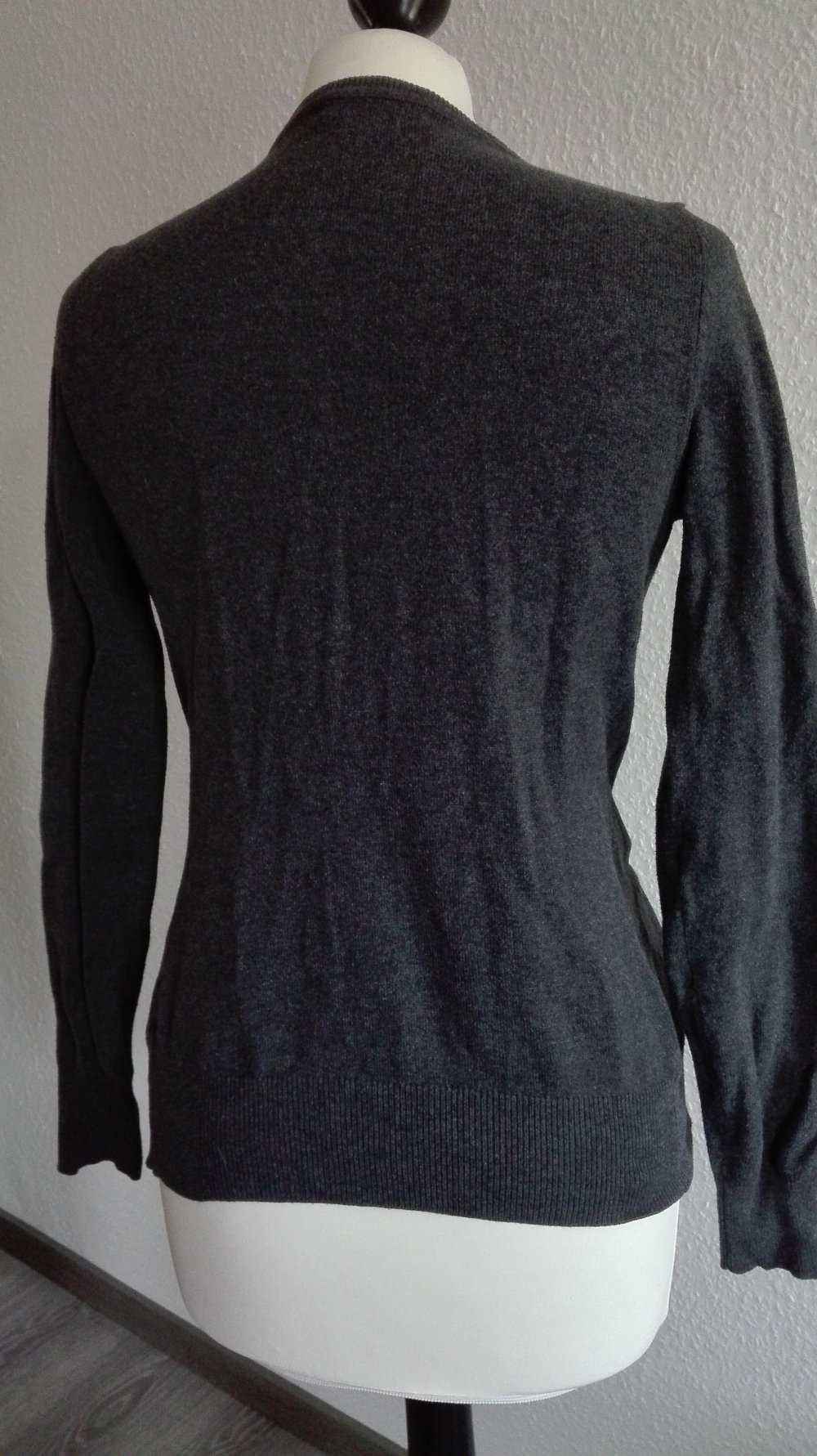 Grauer Cardigan