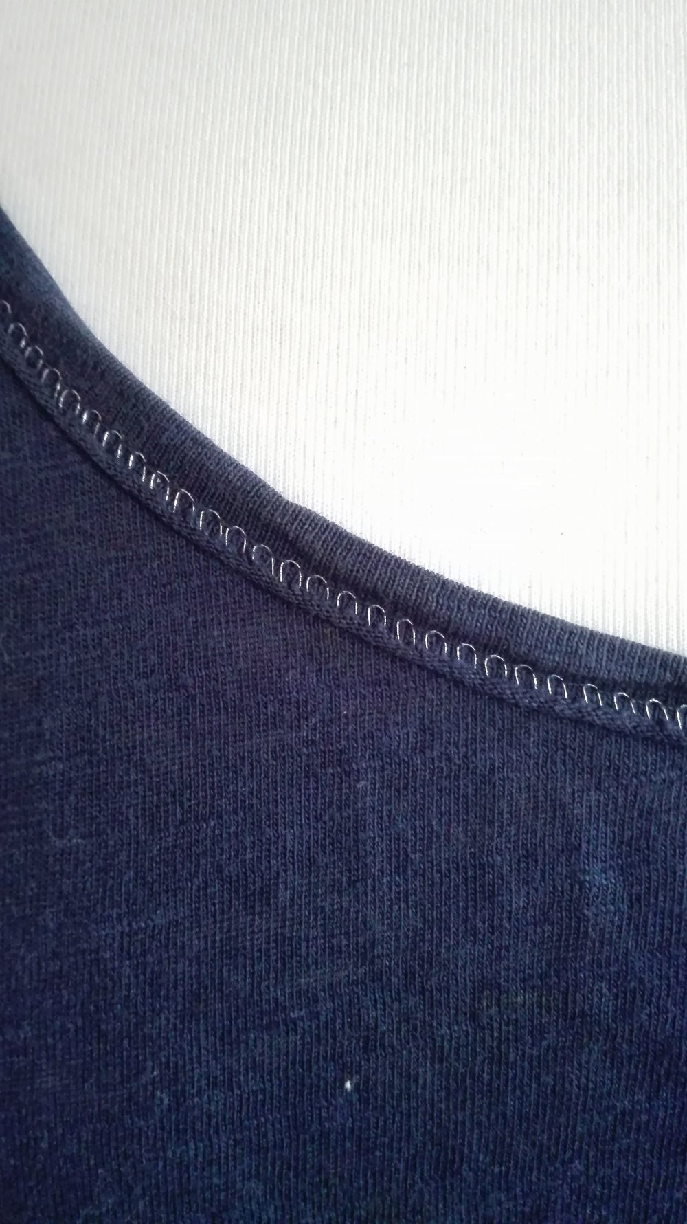 Dunkelblaues Croptop