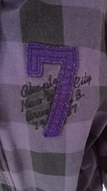 Lila Schwarz karierter Hoodie