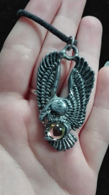 Schöne Kette mit Falken Anhänger