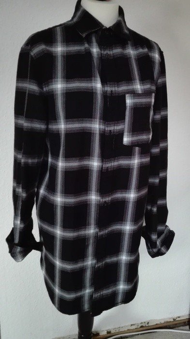 Langes kariertes Hemd