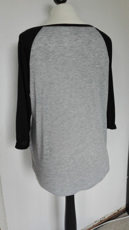 Grau-Schwarzes Baseballshirt
