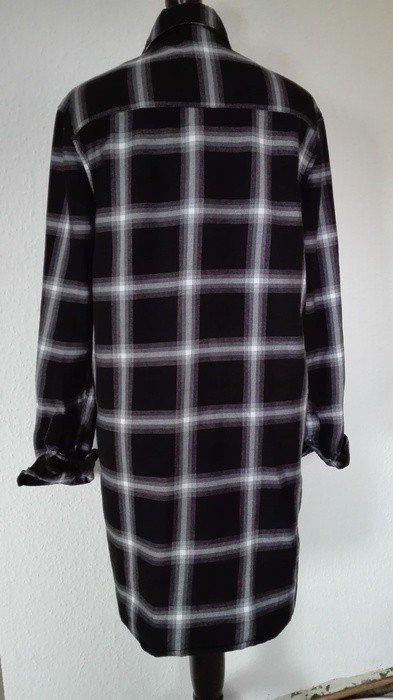 Langes kariertes Hemd