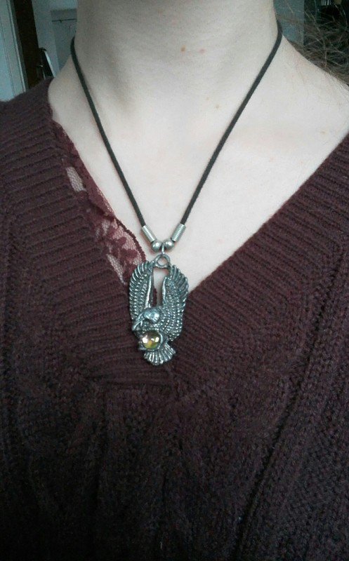 Schöne Kette mit Falken Anhänger