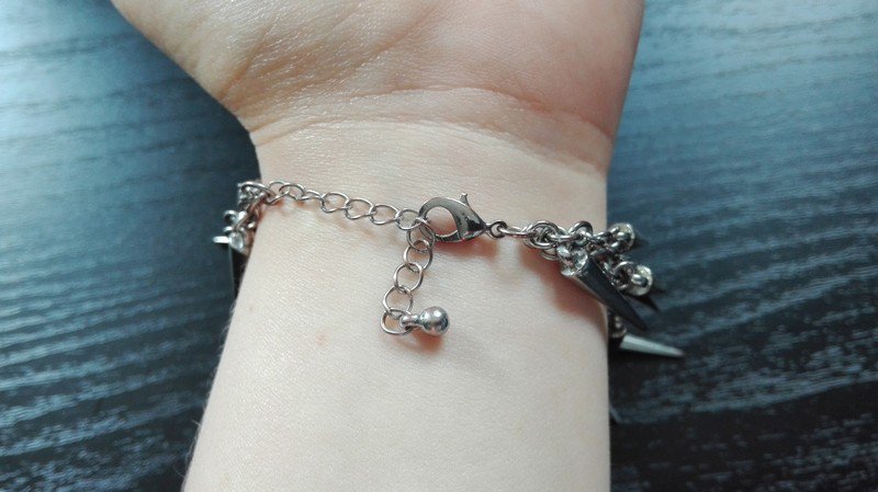 Cooler Stachel Armband