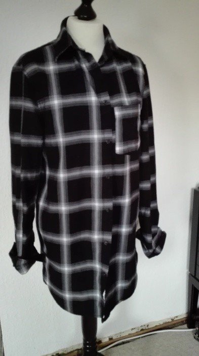 Langes kariertes Hemd