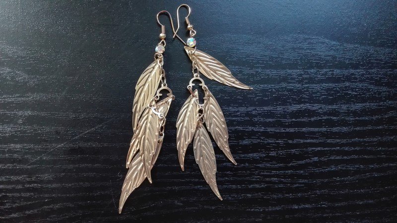 Schöne Ohrringe mit Blättern