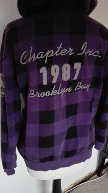 Lila Schwarz karierter Hoodie