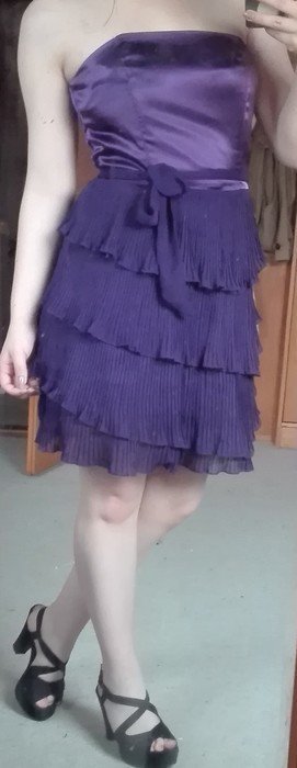 Trägerloses lila Volant Plissee-Kleid