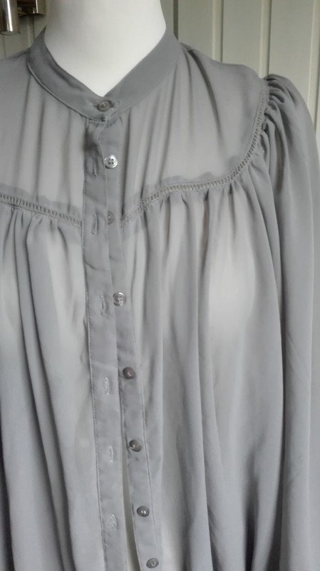 Schöner Cardigan / Bluse / Tunika mit Flederausärmel