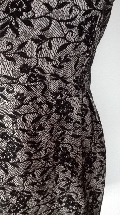 Schönes Spitzen Kleid