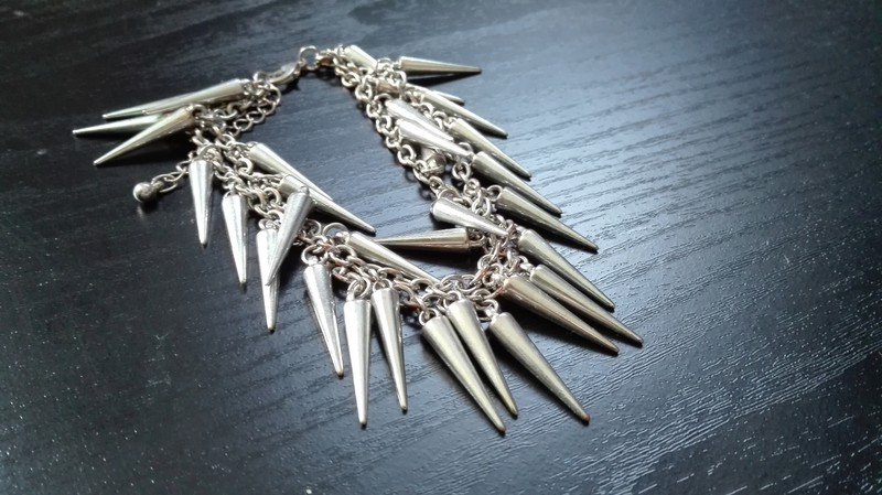 Cooler Stachel Armband