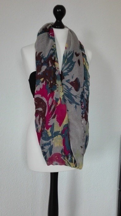 Schöner doppelseitiger Schal