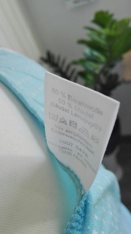 Blaues Nachtkleid mit Punkten