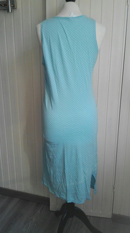 Blaues Nachtkleid mit Punkten