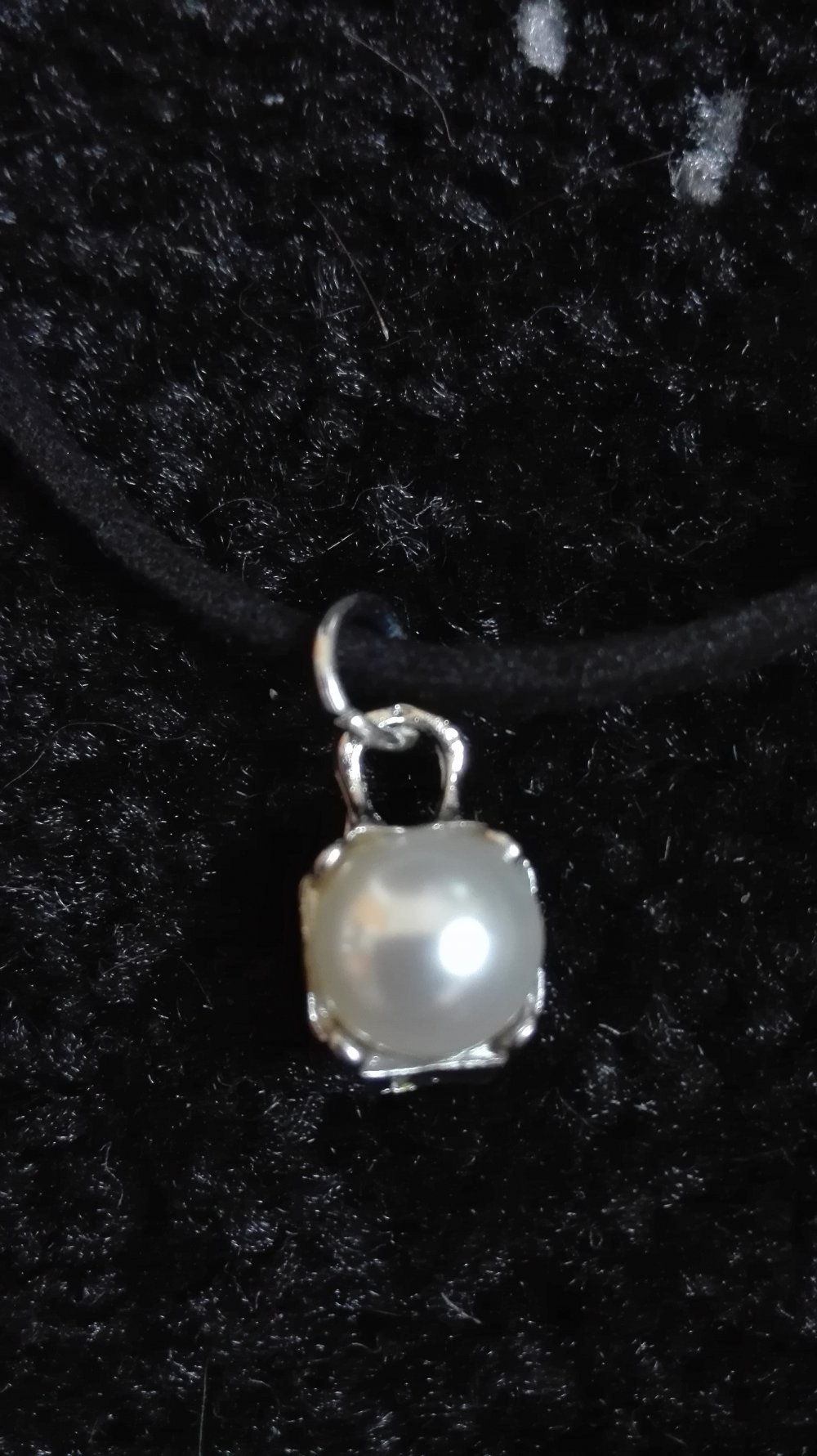 Choker mit Perlenanhänger