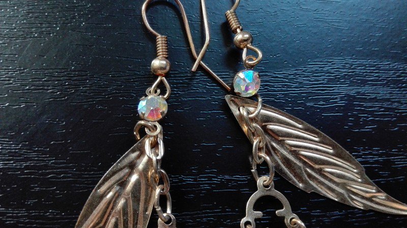 Schöne Ohrringe mit Blättern