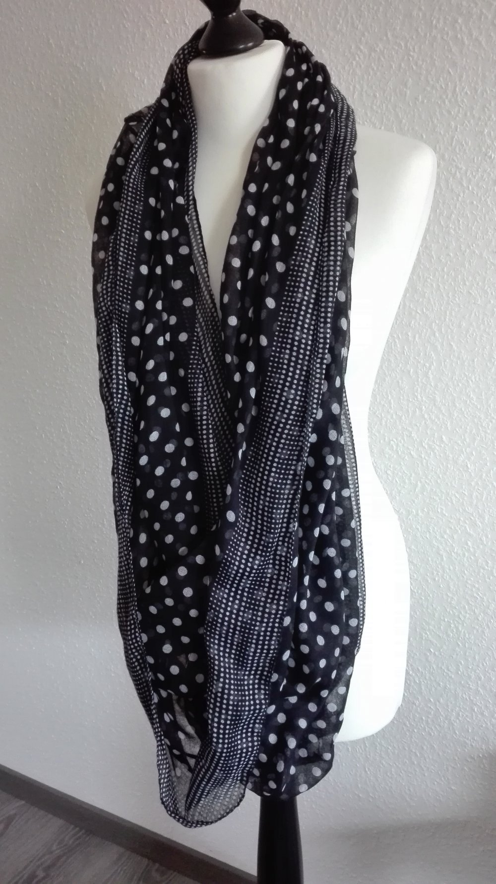 Dünner Schlauchschal mit Muster