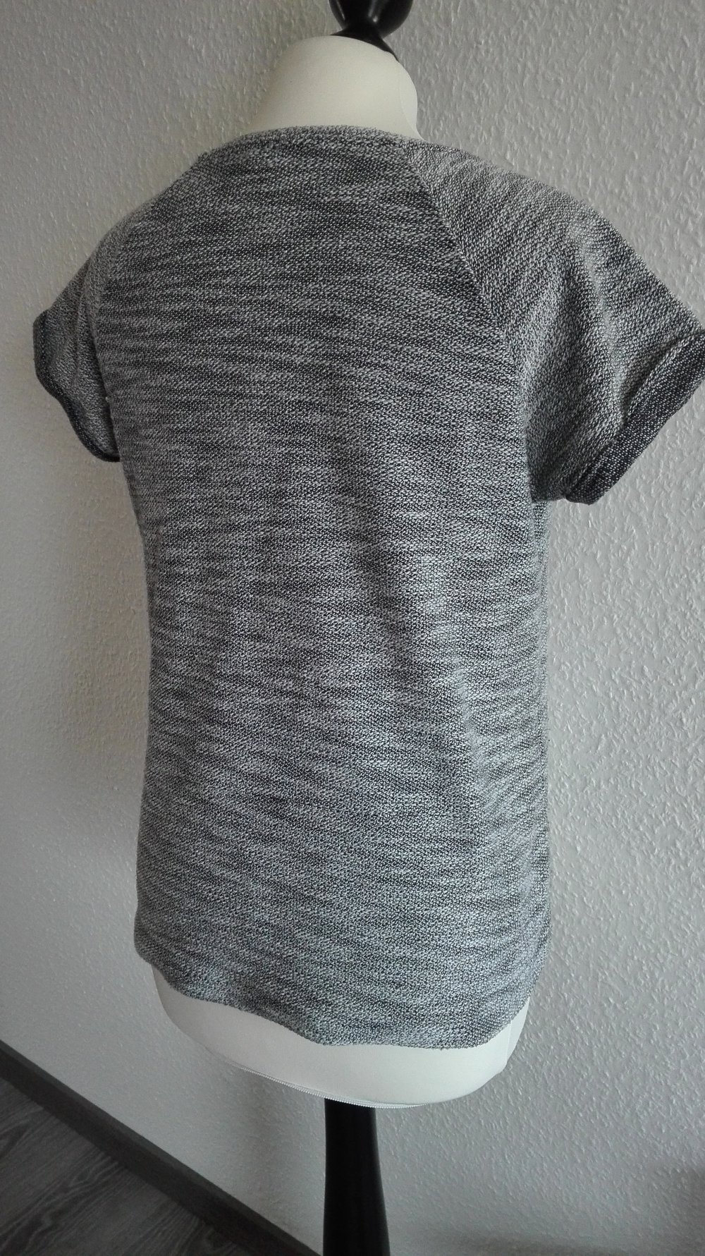 Grau Weiß meliertes Shirt