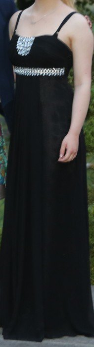 Schwarzes Abendkleid mit Silbernen Steinen