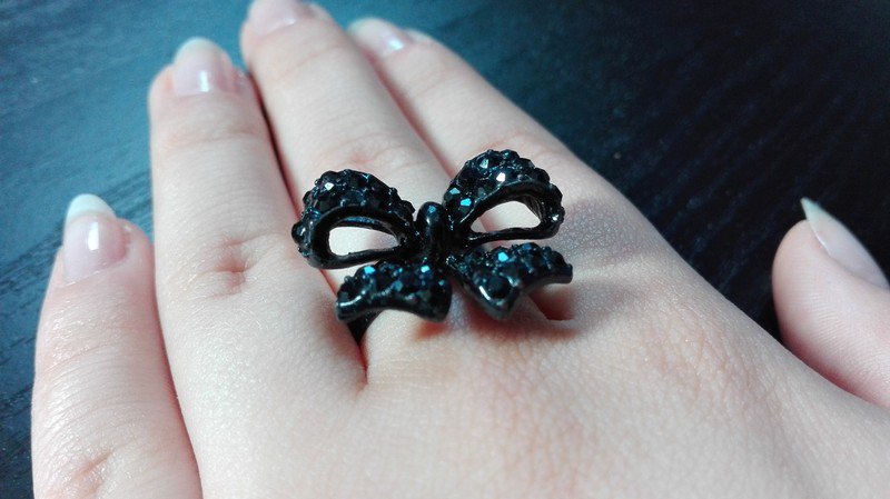 Schwarzer Schleifen Ring