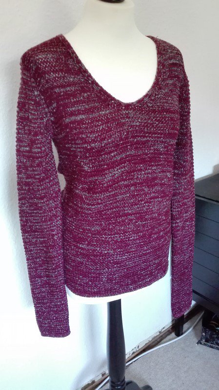 Dunkelrot Grauer Pullover
