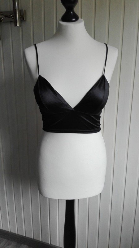 Schwarzes Bandeau/ Crop Top mit Cups