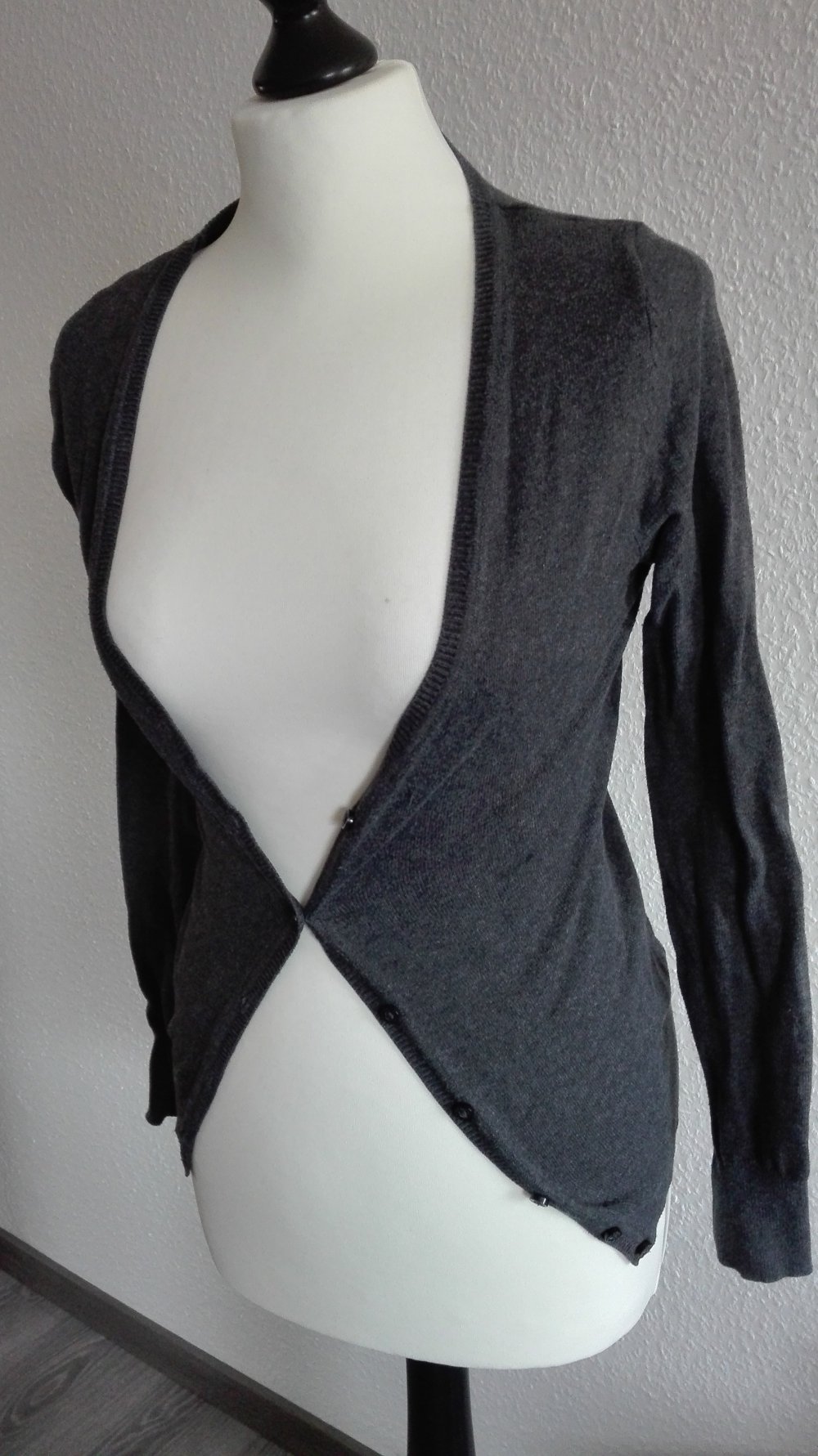 Grauer Cardigan