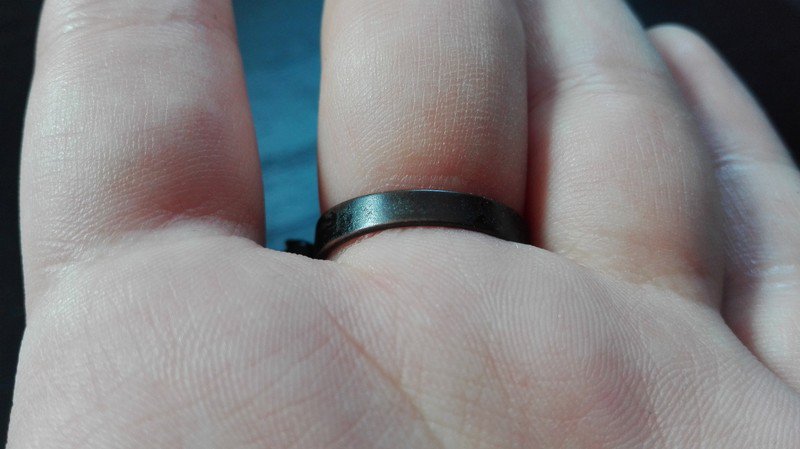 Schwarzer Schleifen Ring