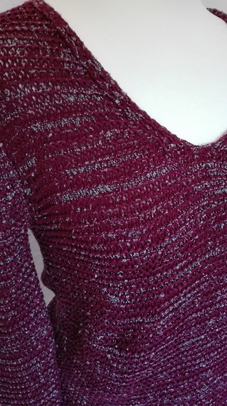 Dunkelrot Grauer Pullover