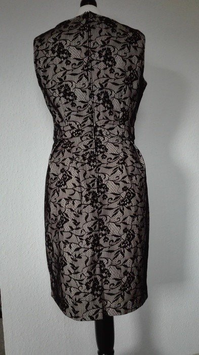 Schönes Spitzen Kleid