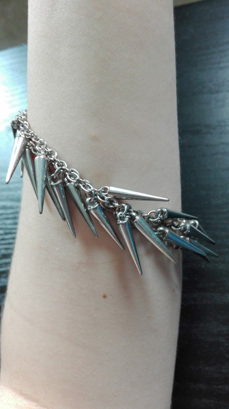 Cooler Stachel Armband