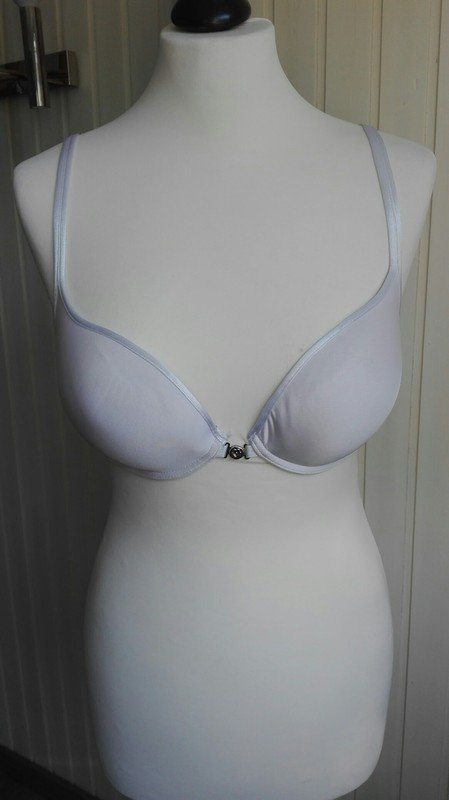 Weißer Push-Up BH mit Magnetverschluss Vorne