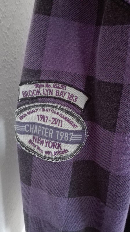 Lila Schwarz karierter Hoodie