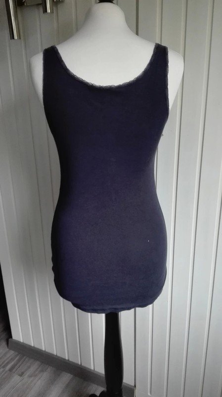 Blaues Basic Top mit Spitze