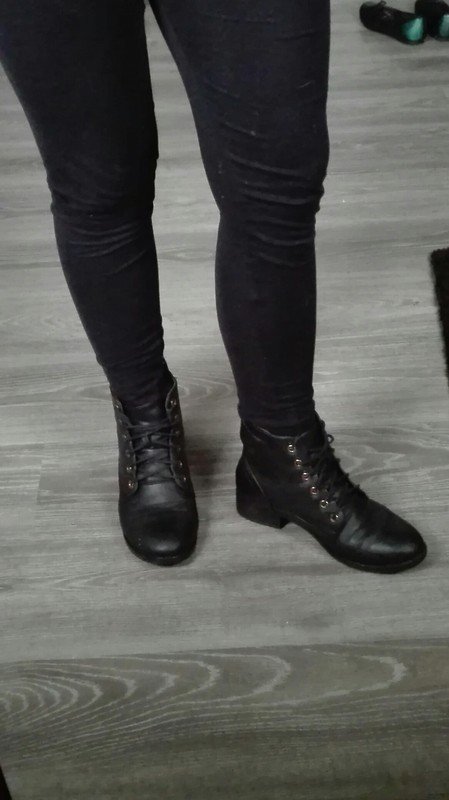 Schwarze Stiefeletten