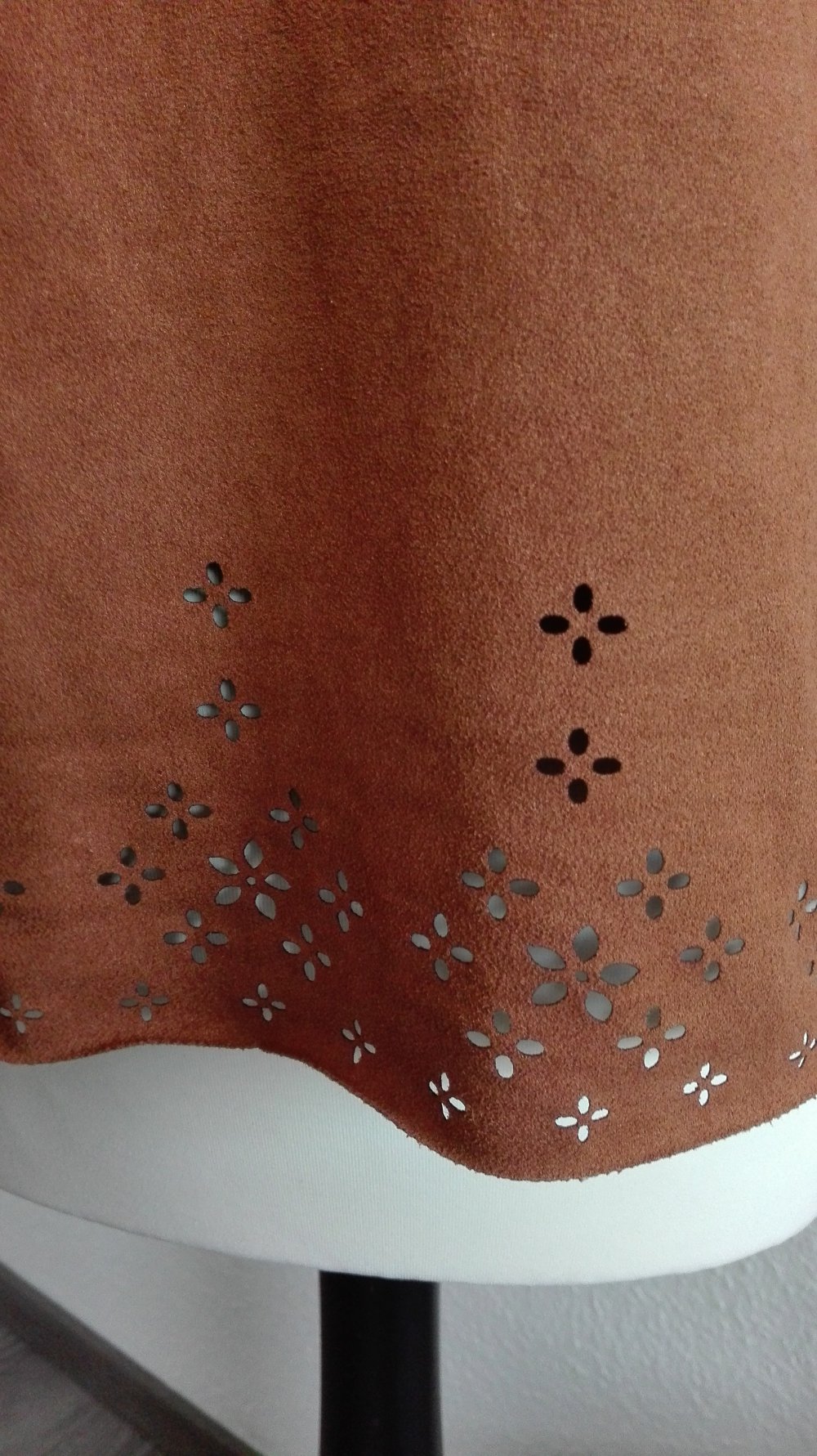 Wildlederoptik Shirt mit Cutout Muster