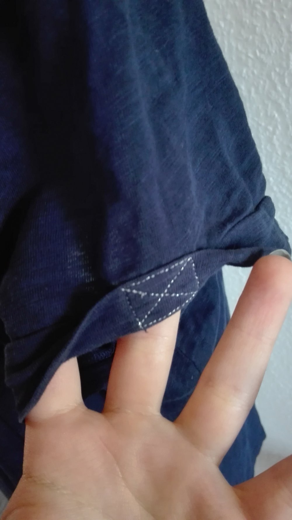 Dunkelblaues Croptop