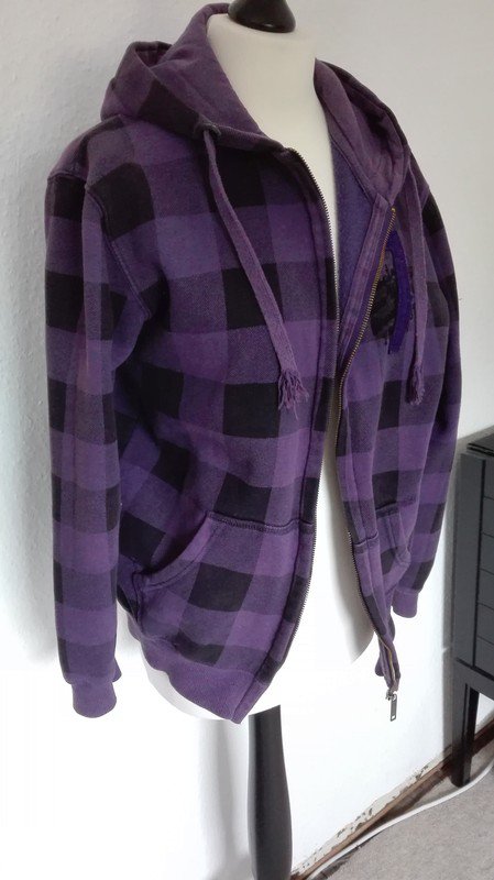 Lila Schwarz karierter Hoodie