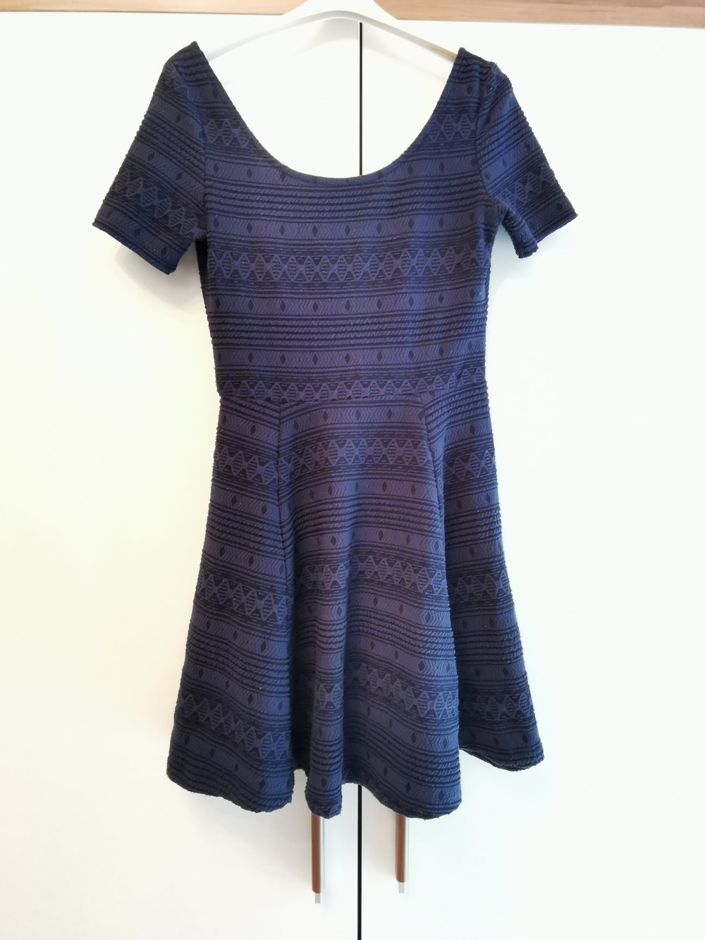 Süßes, dunkelblaues Skater-Kleid von H&M