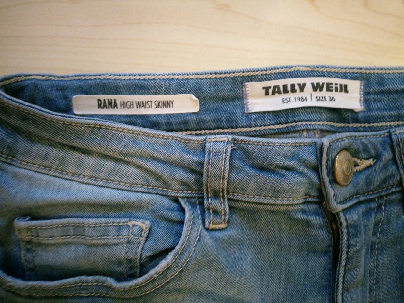 Coole Jeans mit Löchern