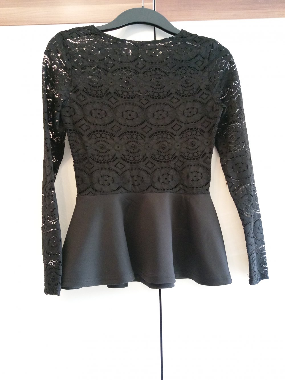 Schönes Spitzen-Peplum von H&M