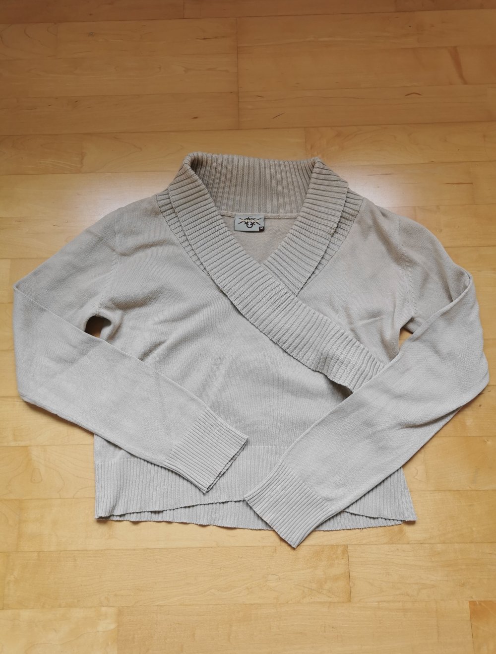 Beiger Crop-Pullover