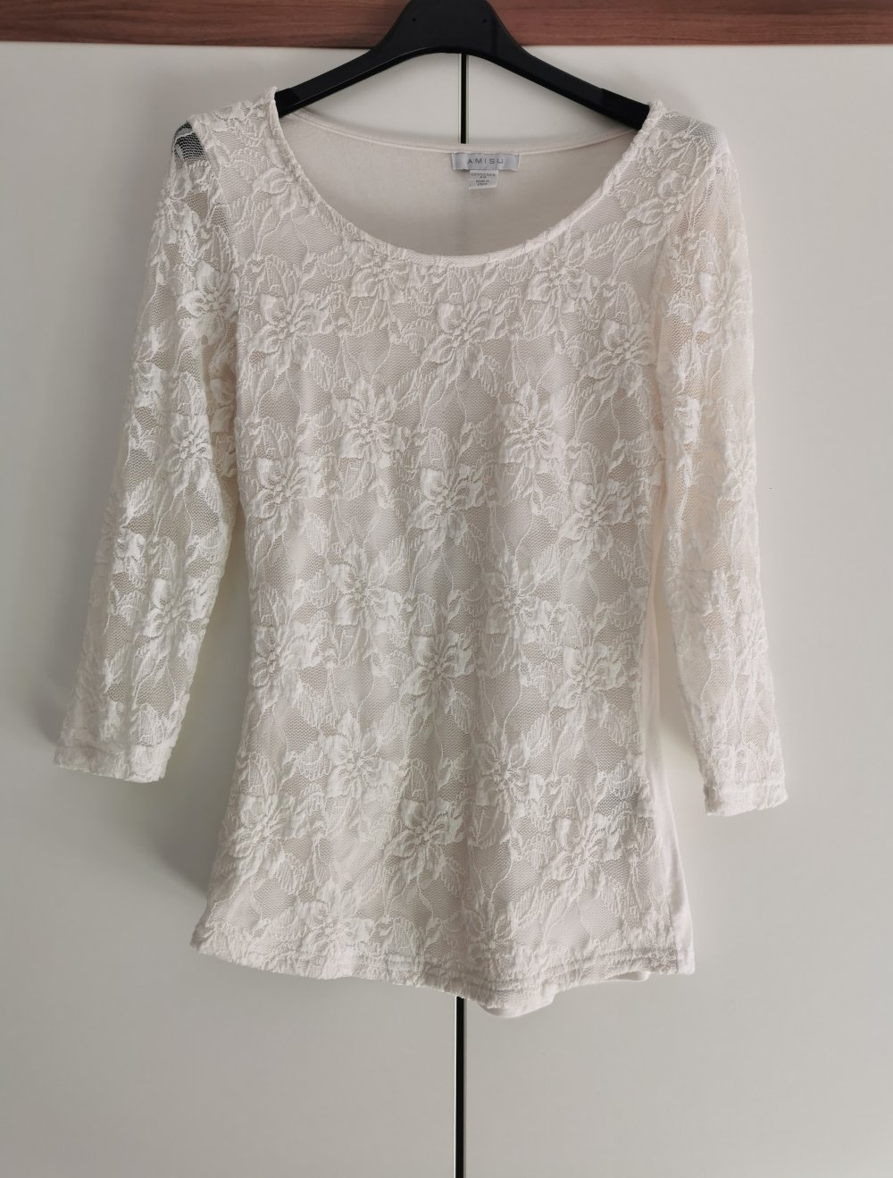 Schönes Spitzenoberteil in Weiß