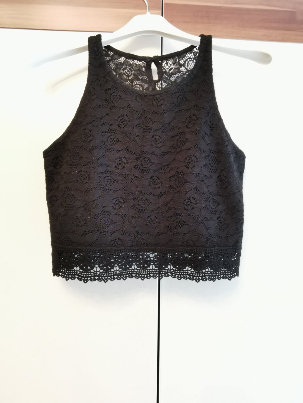 Cooles Spitzen-Croptop in XS