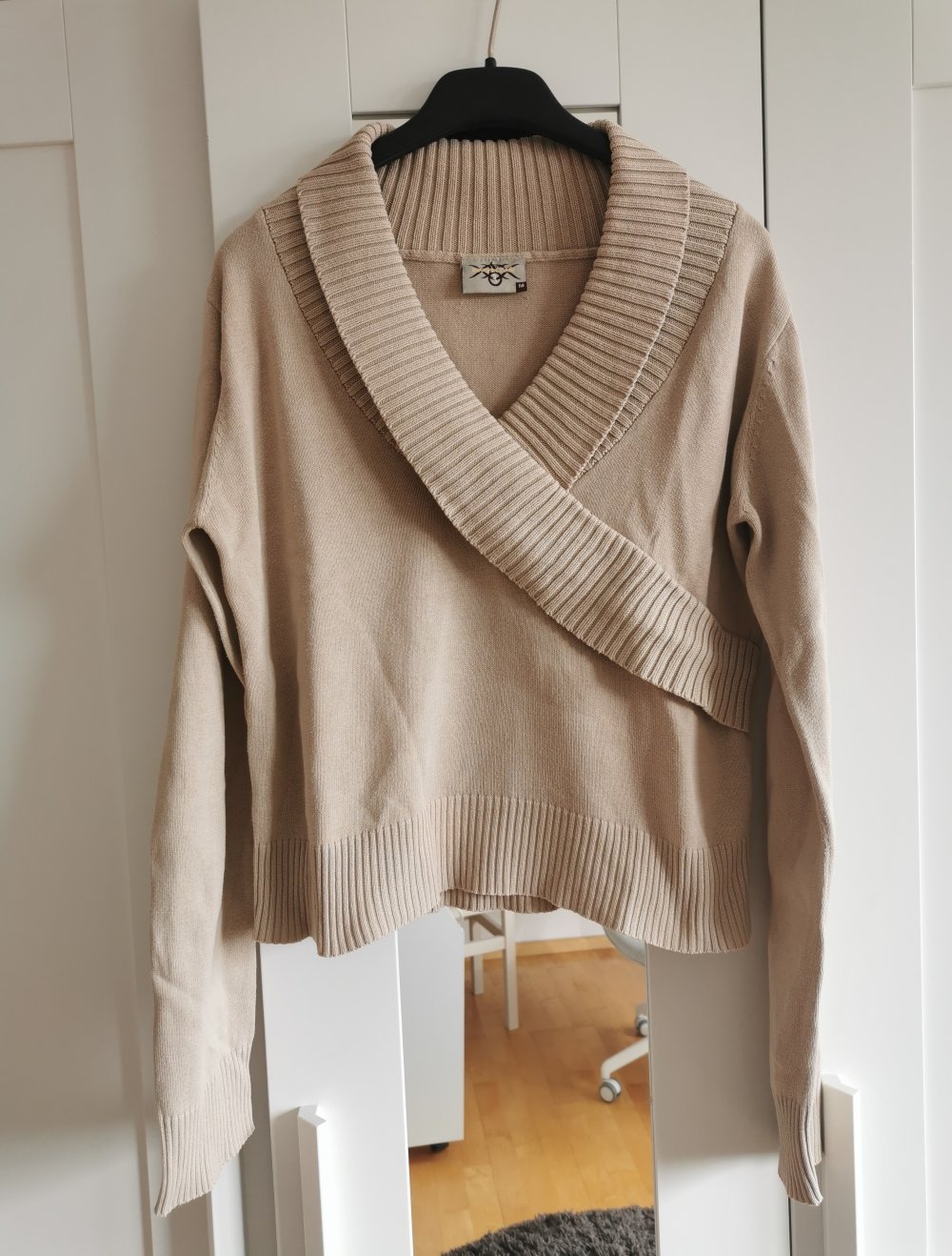 Beiger Crop-Pullover