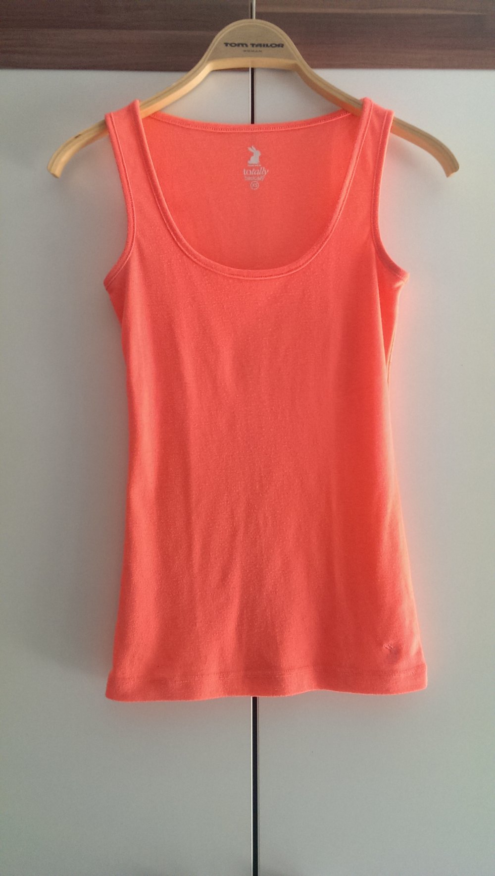 Pinkes Basictop von Tally Weijl