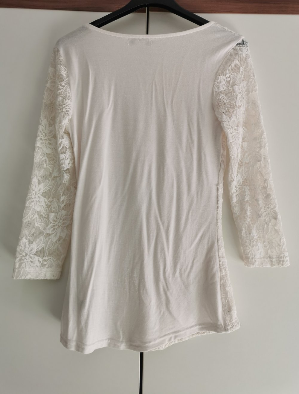 Schönes Spitzenoberteil in Weiß