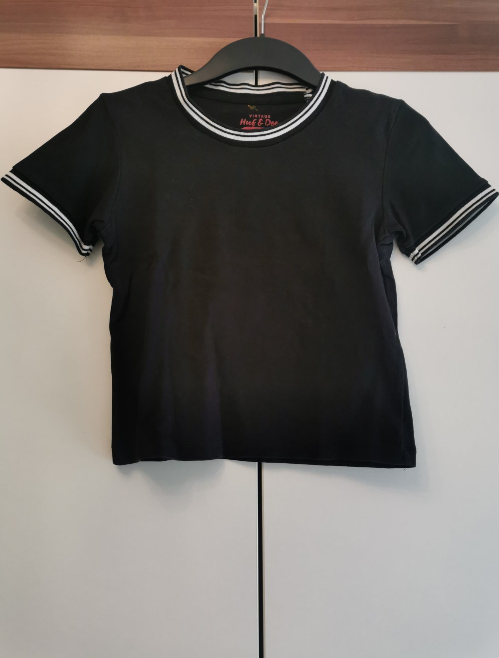 Cooles schwarzes Crop-Tshirt
