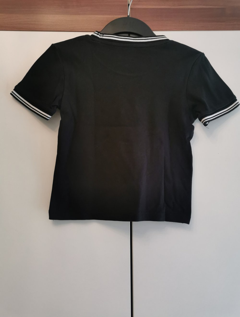 Cooles schwarzes Crop-Tshirt